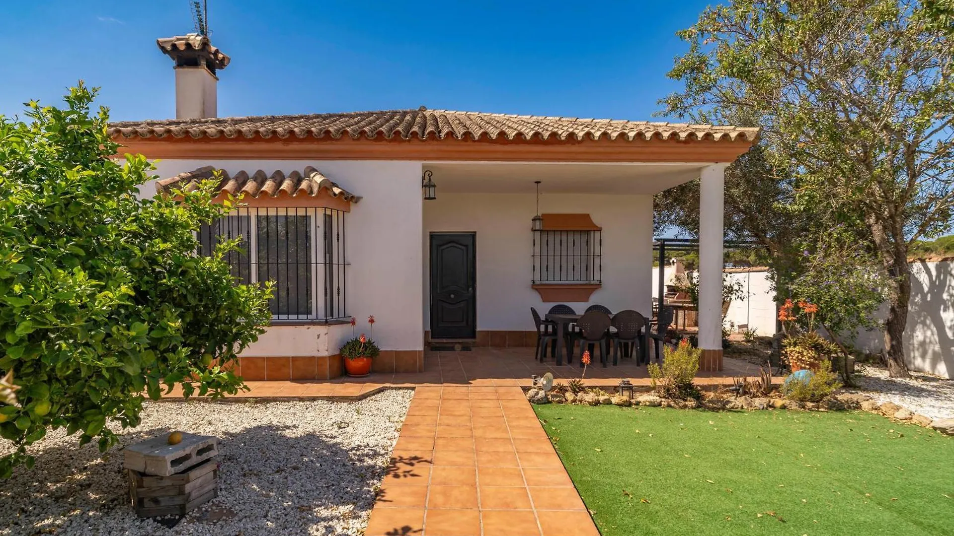 Holiday home 3 Bedroom Cozy Home In Chiclana De La Fronter Chiclana de la Frontera