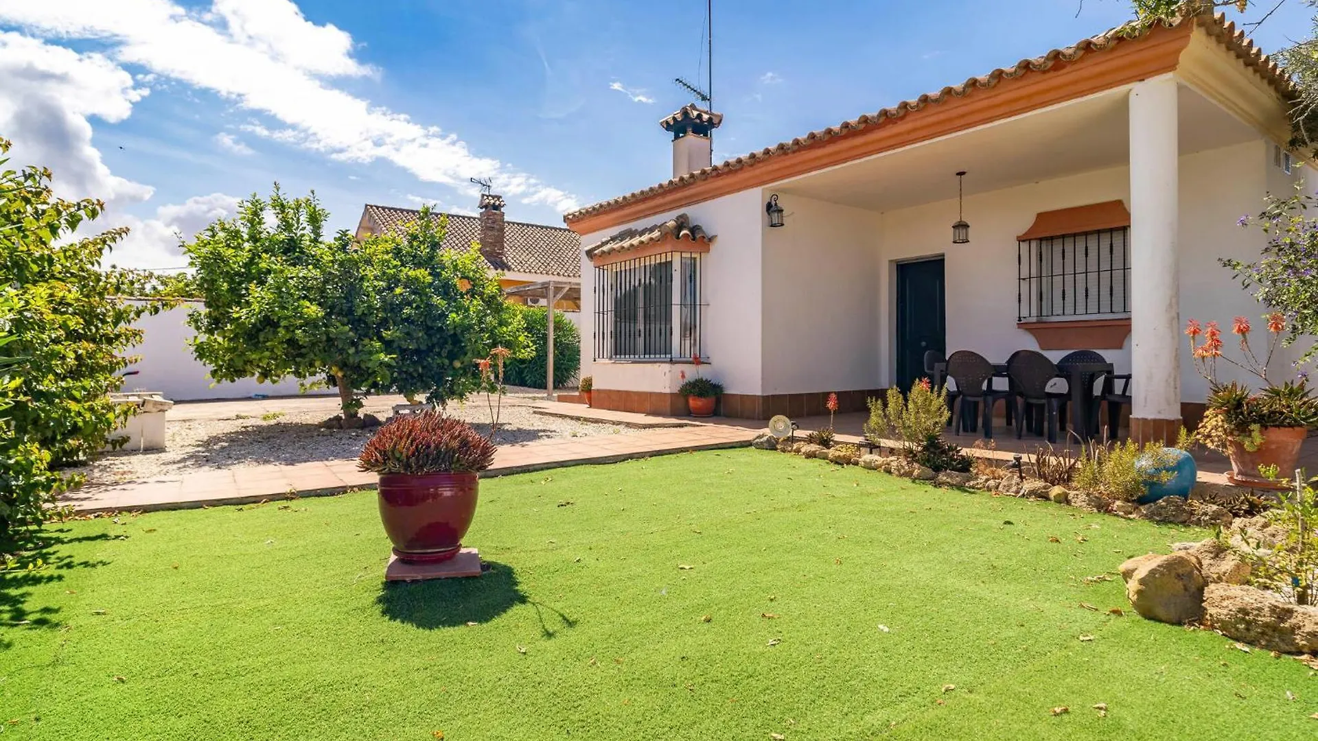 3 Bedroom Cozy Home In Chiclana De La Fronter Chiclana de la Frontera 0*,  Španělsko